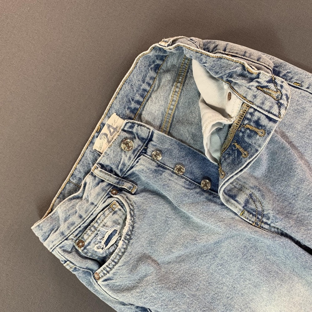We The Free Jeans Womens 24 Light Wash High Rise Distressed Mom Denim Button Fly